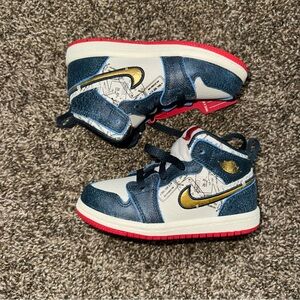 Jordan 1 Mid SE "Armory Navy/Metallic Gold/Pale Ivory" Toddler Boys' Shoe size 8